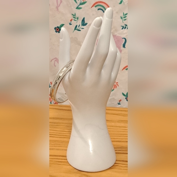 EUC Vintage Monet Silver Tone Thick Casual Shiny Bangle Bracelet Jewelry - Picture 3 of 4